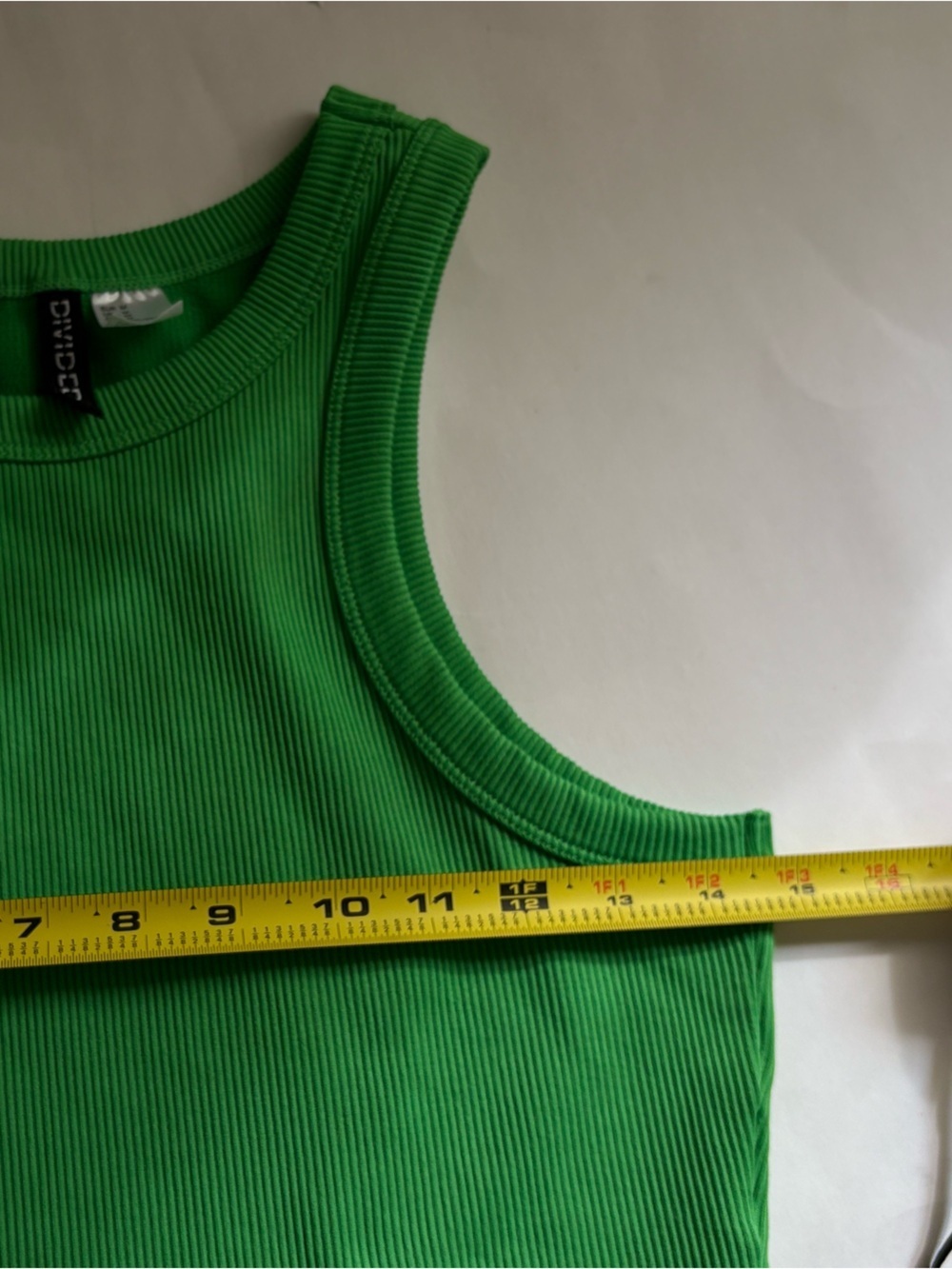 🌸🌞Divided Bright Green Ribbed Crop Tank - Picture 7 of 8